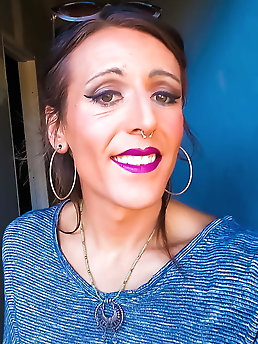Long-legged tranny prostitutes get seminaked