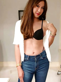 Small breast Bess