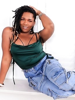 TGIRLBBW: Wide Open