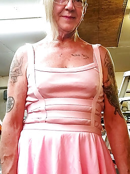 Shameless tranny streetwalker enjoys nudism